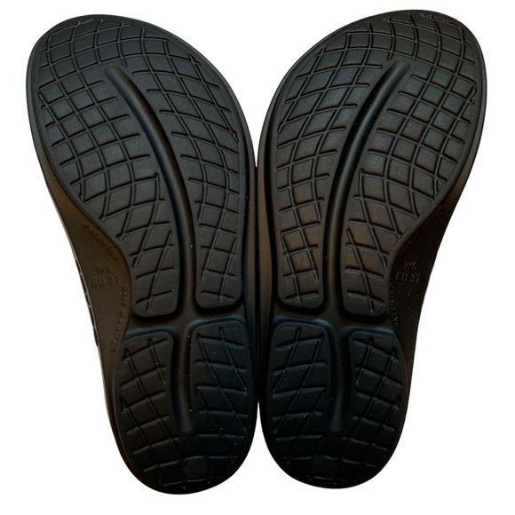 OOFOS Sandals Womens Size 6 Oolala Satin Thong Flip Flop Comfort Cushion Walking - Picture 2 of 9